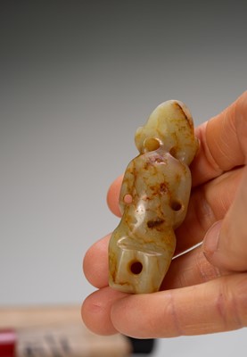 Lot 755 - A JADE 'HUMANOID FIGURE' PENDANT, NEOLITHIC