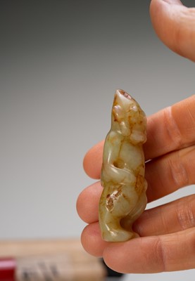 Lot 755 - A JADE 'HUMANOID FIGURE' PENDANT, NEOLITHIC
