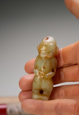 Lot 755 - A JADE 'HUMANOID FIGURE' PENDANT, NEOLITHIC