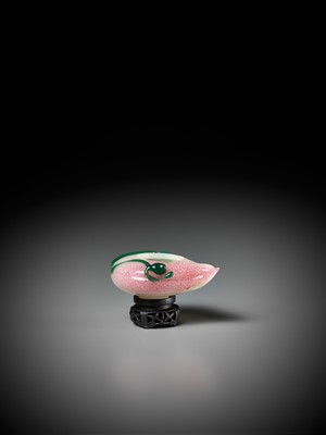 Lot 11 - A GREEN AND PINK OVERLAY GLASS ‘PEACH’ BRUSHWASHER, QING DYNASTY