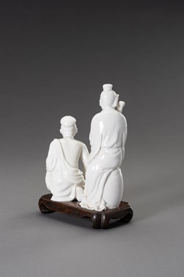 Lot 879 - A DEHUA PORCELAIN FIGURINE OF YUE FEI, REPUBLIC PERIOD
