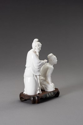 Lot 879 - A DEHUA PORCELAIN FIGURINE OF YUE FEI, REPUBLIC PERIOD