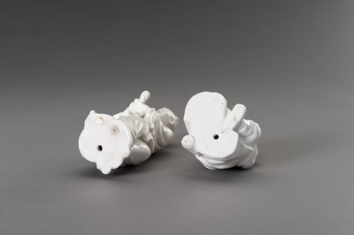 Lot 879 - A DEHUA PORCELAIN FIGURINE OF YUE FEI, REPUBLIC PERIOD