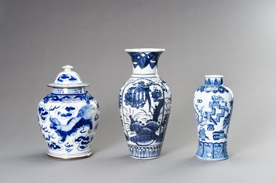 Lot 882 - A LOT WITH THREE BLUE AND WHITE VASES, REPUBLIC PERIOD