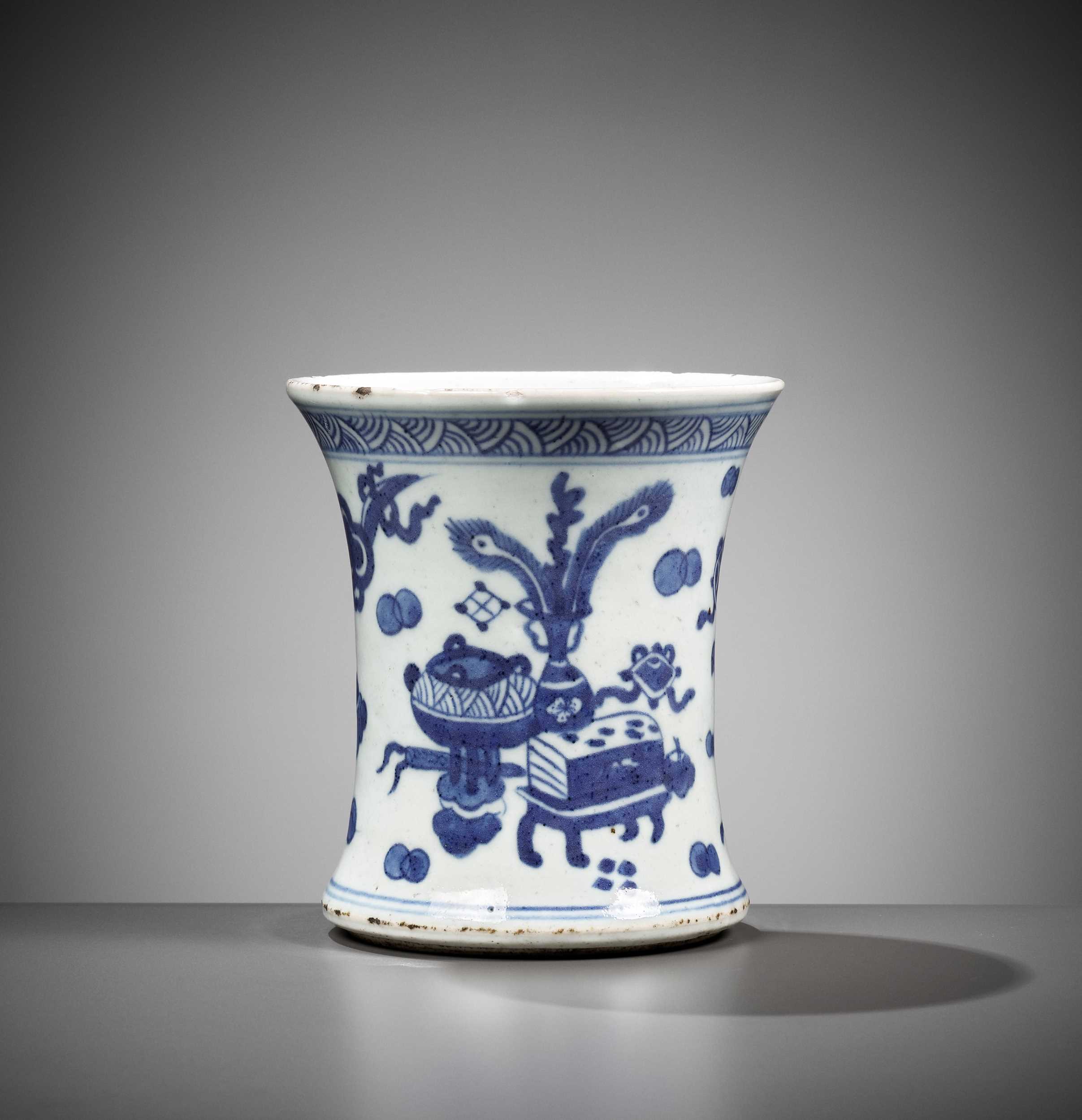 Lot 81 - A BLUE AND WHITE WAISTED ‘ANTIQUE TREASURES’ BRUSHPOT, BITONG, EARLY QING DYNASTY