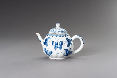 A BLUE AND WHITE ‘BUTTERFLIES’ TEAPOT, QING