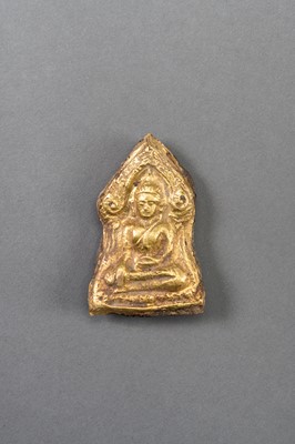 Lot 1207 - A SHEET GOLD REPOUSSÉ VOTIVE PLAQUE OF BUDDHA
