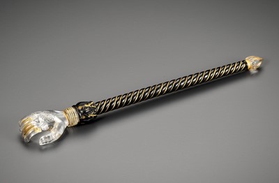 Lot 714 - A FINELY CARVED ROCK CRYSTAL AND ONYX BACK SCRATCHER