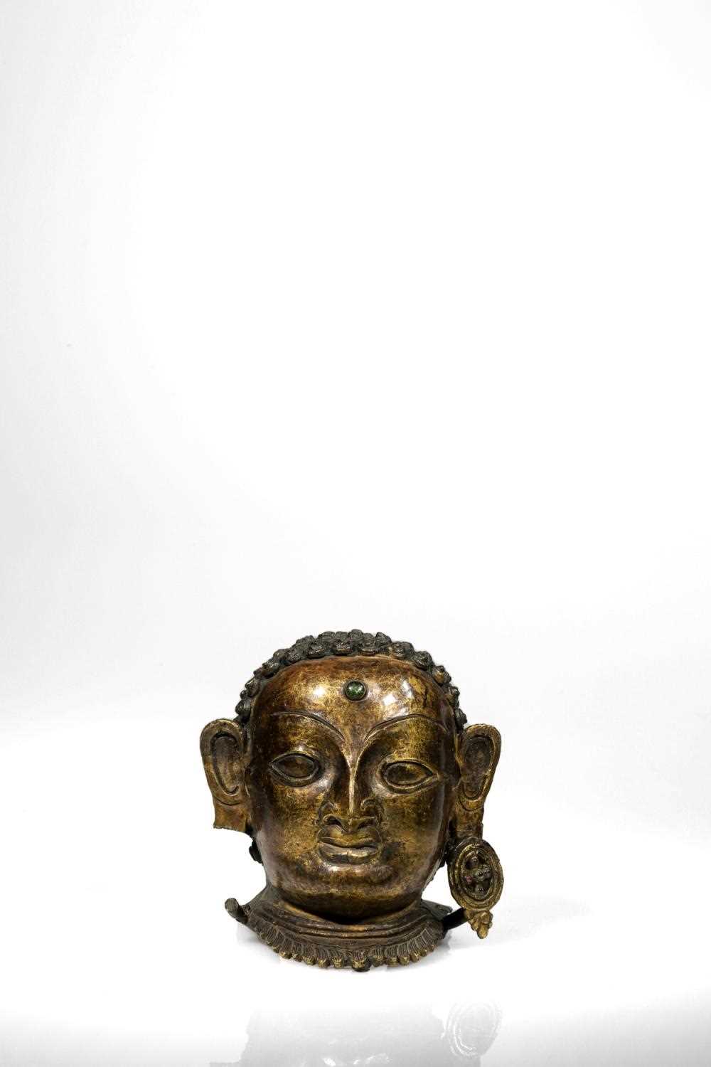 Lot 18 - A FINELY INLAID GILT-BRONZE HEAD A