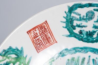 Lot 722 - A LARGE SWATOW ENAMELED PORCELAIN ‘SPLIT PAGODA’ DISH, LATE MING