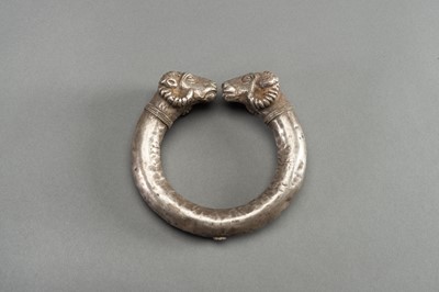 Lot 1361 - AN ACHAEMENID SILVER RAM-HEADED BRACELET