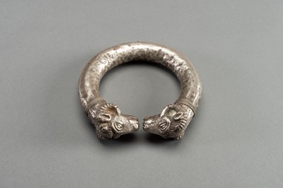 Lot 1361 - AN ACHAEMENID SILVER RAM-HEADED BRACELET