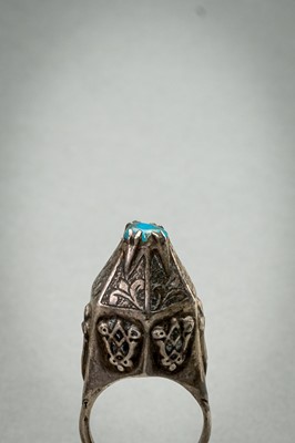 Lot 1005 - A TURQUOISE-MATRIX-SET SILVER RING, 19TH CENTURY