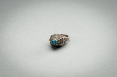 Lot 1005 - A TURQUOISE-MATRIX-SET SILVER RING, 19TH CENTURY