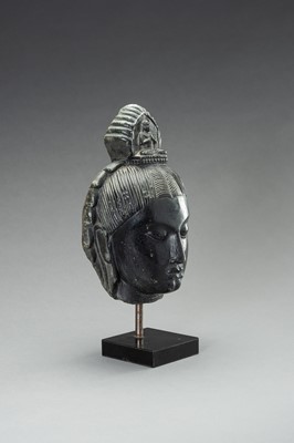 Lot 1305 - A PALA STYLE BLACK STONE HEAD OF AVALOKITESHVARA