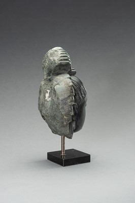 Lot 1305 - A PALA STYLE BLACK STONE HEAD OF AVALOKITESHVARA