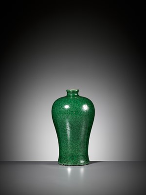 Lot 120 - AN APPLE GREEN CRACKLE-GLAZED VASE, MEIPING, 18TH CENTURY