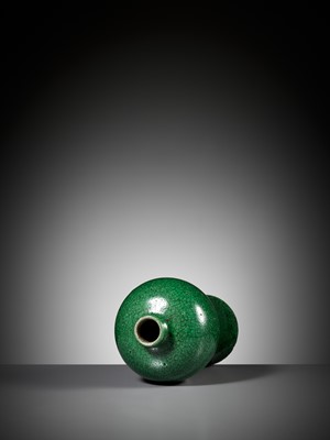 Lot 120 - AN APPLE GREEN CRACKLE-GLAZED VASE, MEIPING, 18TH CENTURY