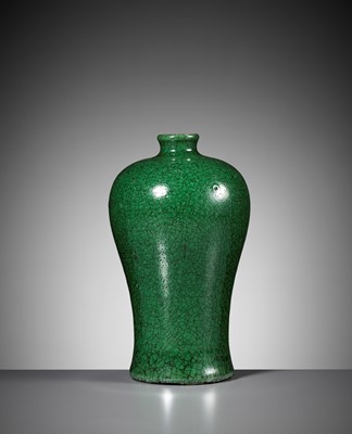 Lot 120 - AN APPLE GREEN CRACKLE-GLAZED VASE, MEIPING,