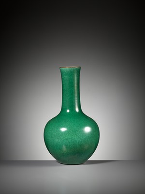 Lot 98 - A GREEN CRACKLED BOTTLE VASE, TIANQIUPING, QING DYNASTY