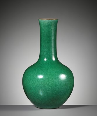 Lot 443 - A GREEN CRACKLED BOTTLE VASE, TIANQIUPING, QING DYNASTY