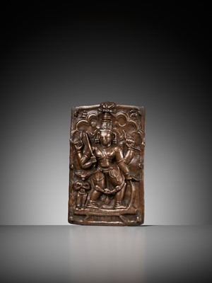 Lot 907 - A CEREMONIAL COPPER SHIELD DEPICTING VIRABHADRA, 17TH-18TH CENTURY