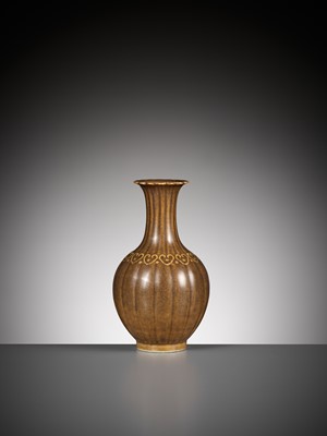 Lot 87 - A BROWN-GLAZED AND LOBED ‘RUYI’ VASE, 18TH CENTURY
