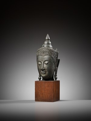 Lot 674 - A BRONZE HEAD OF BUDDHA, AYUTTHAYA KINGDOM