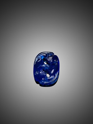 Lot 309 - A BLUE PEKING GLASS ‘BADGERS’ PENDANT, QING DYNASTY