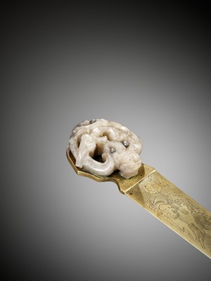 Lot 327 - A CELADON JADE ‘CHILONG’ ORNAMENT, YUAN TO MING DYNASTY