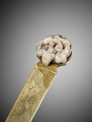 Lot 153 - A CELADON JADE ‘CHILONG’ ORNAMENT, YUAN TO MING DYNASTY