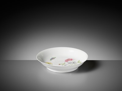 Lot 77 - A FAMILLE ROSE ‘BUTTERFLY AND FLOWERS’ SAUCER DISH, YONGZHENG MARK AND PERIOD