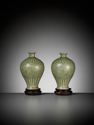 Lot 402 - A PAIR OF LONGQUAN CELADON VASES, MEIPING, MING DYNASTY
