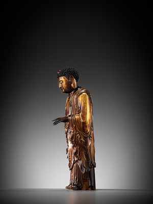 Lot 173 - A LARGE AND IMPORTANT LACQUER-GILT WOOD FIGURE OF BUDDHA, 17TH-18TH CENTURY