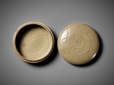 Lot 57 - A YUE CELADON-GLAZED BOX AND COVER, FIVE DYNASTIES