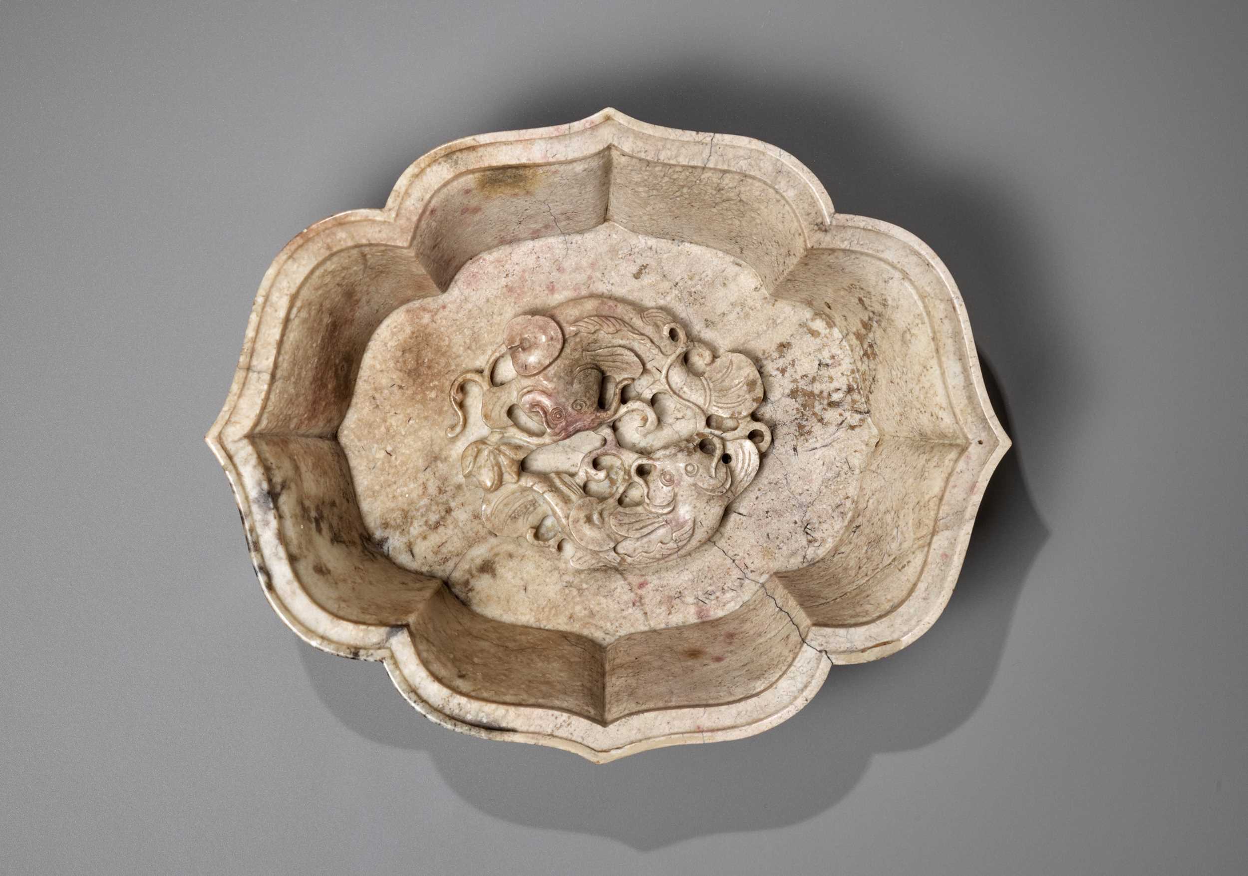 A CHICKEN BONE JADE ‘DOUBLE FISH’ MARRIAGE BOWL, 17TH-18TH CENTURY