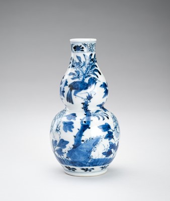 Lot 672 - A BLUE AND WHITE DOUBLE GOURD PORCELAIN VASE, 1900s