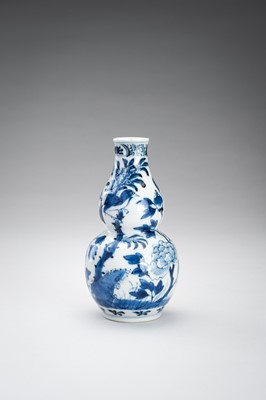 Lot 672 - A BLUE AND WHITE DOUBLE GOURD PORCELAIN VASE, 1900s