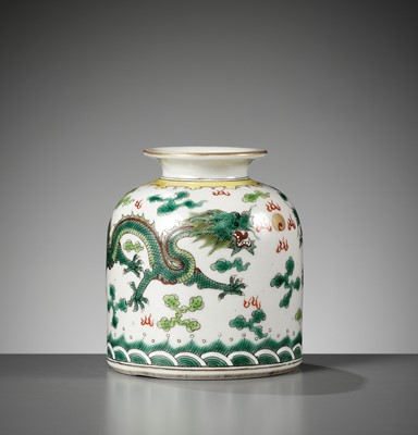 Lot 115 - A FAMILLE VERTE ‘DRAGON’ WATER POT, LATE QING DYNASTY TO EARLY REPUBLIC PERIOD