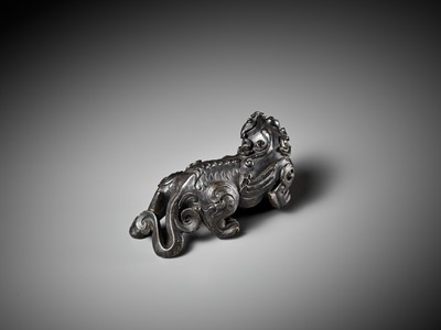 Lot 503 - A BRONZE ‘BIXIE’ WEIGHT, EARLY QING DYNASTY