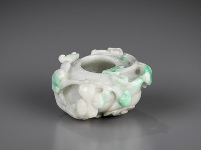 Lot 181 - A SMALL JADEITE 'CHILONG' WASHER, LATE QING TO REPUBLIC