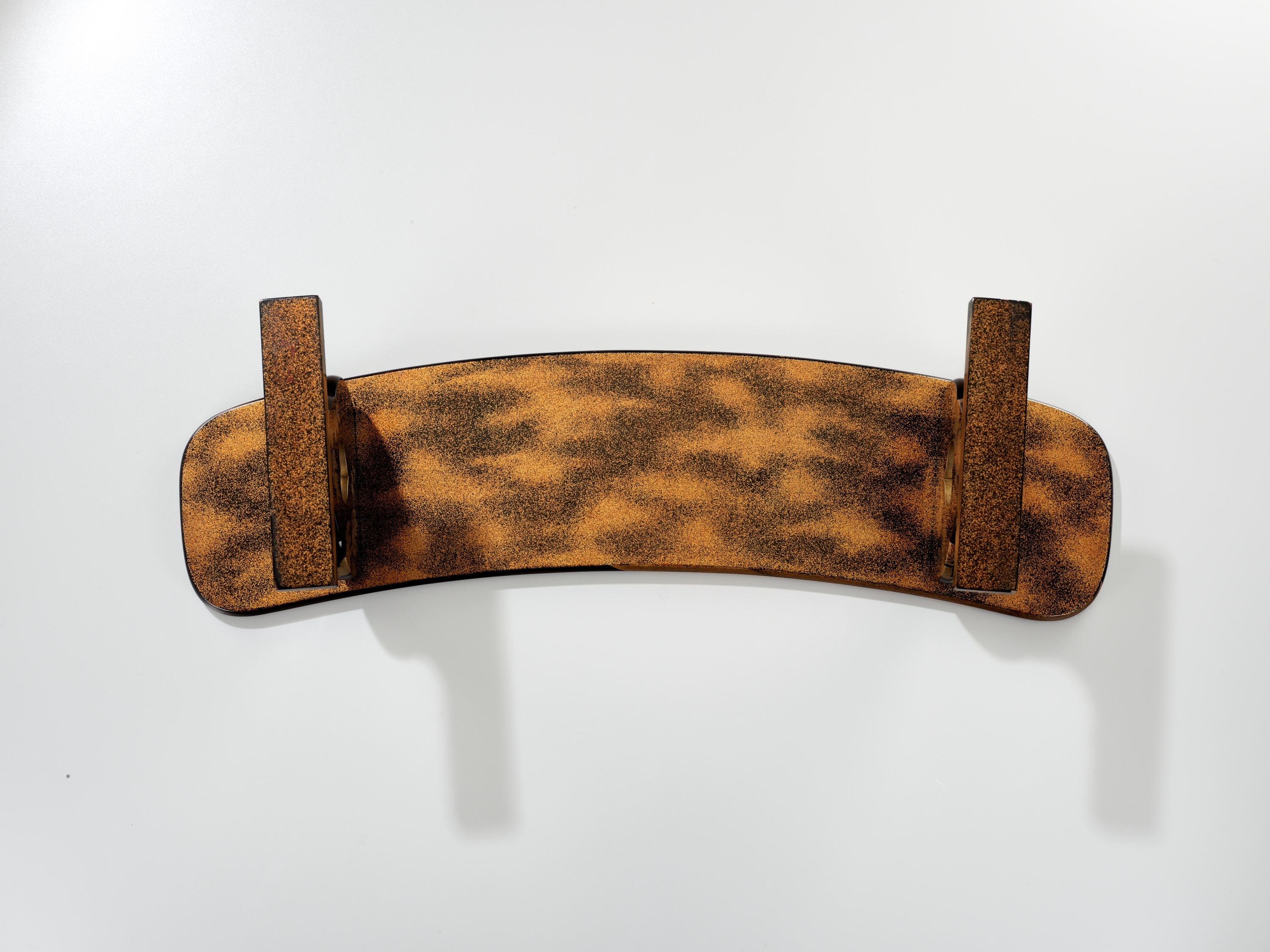 Lot 1041 - A RARE LACQUER KYOSOKU (ARMREST)