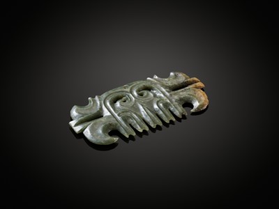 Lot 23 - A RARE GREEN JADE TOOTHED ANIMAL MASK ORNAMENT, LATE HONGSHAN CULTURE