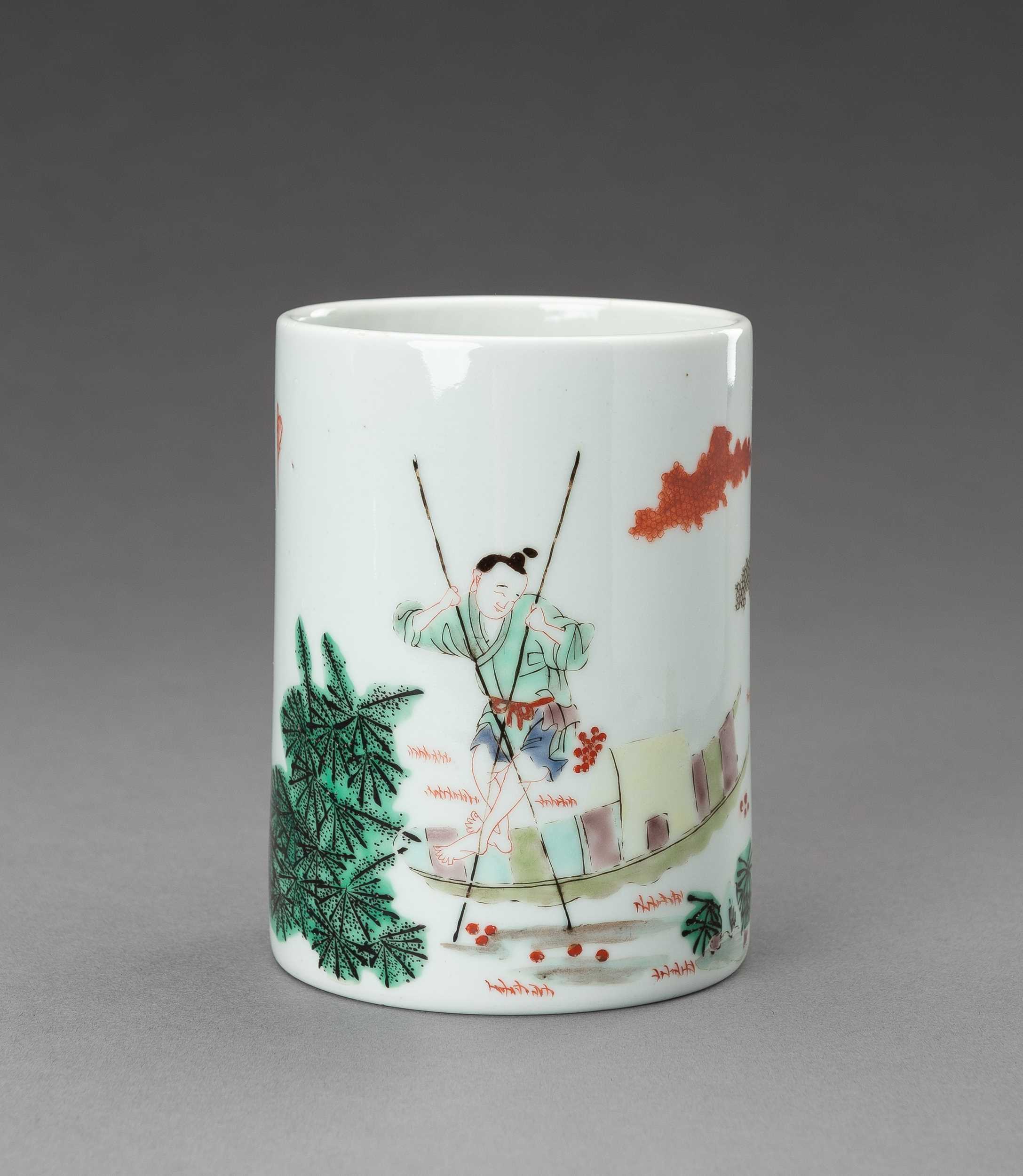 Lot 729 - A FAMILLE VERTE PORCELAIN BRUSHPOT, BITONG