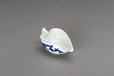 Lot 108 - A BLUE AND WHITE ‘DRAGON’ PORCELAIN VESSEL