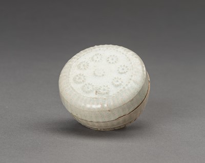 Lot 555 - A SMALL QINGBAI PORCELAIN BOX AND COVER, MING