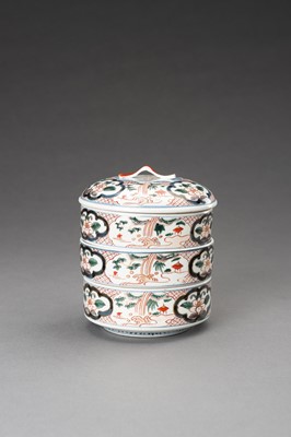 Lot 98 - AN IMARI PORCELAIN THREE-CASE BOX WITH COVER, MEIJI