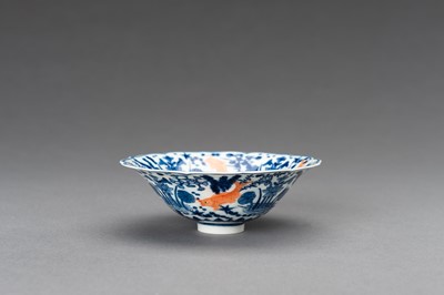 Lot 703 - A FINE BLUE AND WHITE ‘GOLDFISH’ PORCELAIN BOWL, c. 1920s