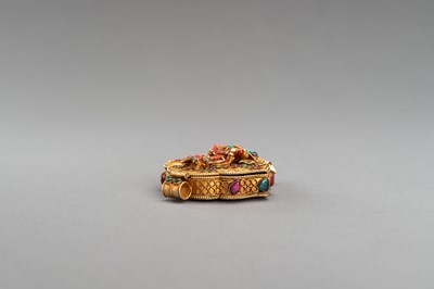 Lot 332 - AN INLAID AND GILT AMULET-CONTAINER GAU WITH VAJRASATTVA