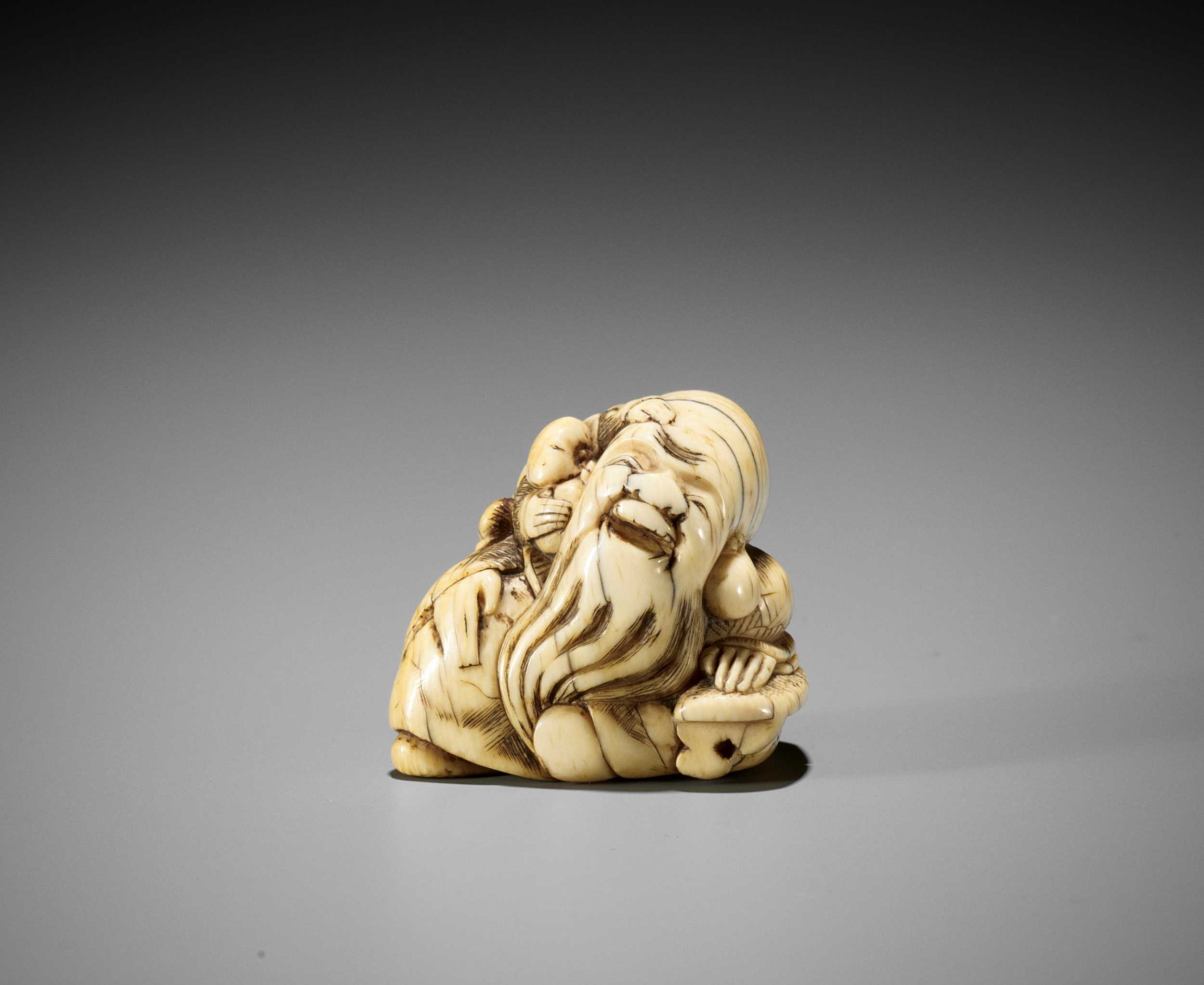 Lot 619 - AN IVORY NETSUKE OF FUKUROKUJU WITH KARAKO